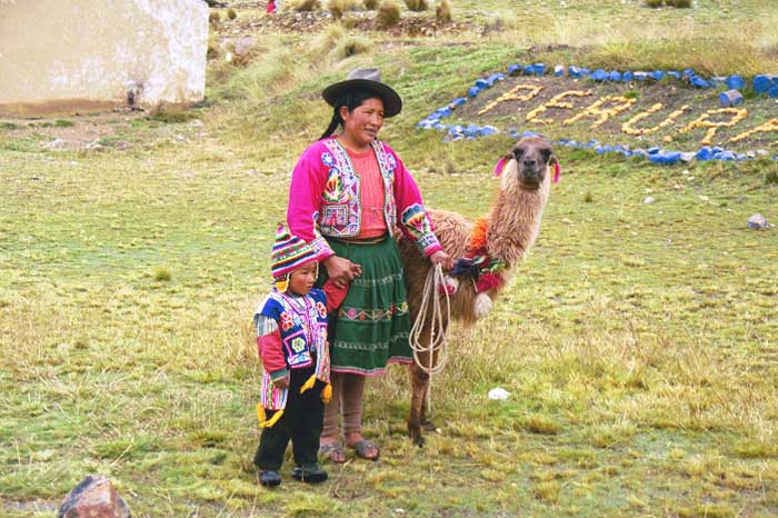 IndianWomanChildLlama.jpg